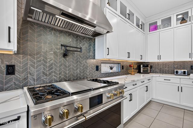 10704 E THATCHER Avenue, Mesa, AZ 85212