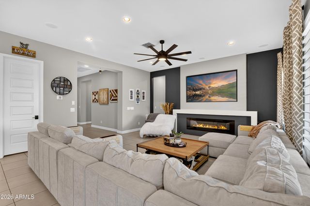 10704 E THATCHER Avenue, Mesa, AZ 85212