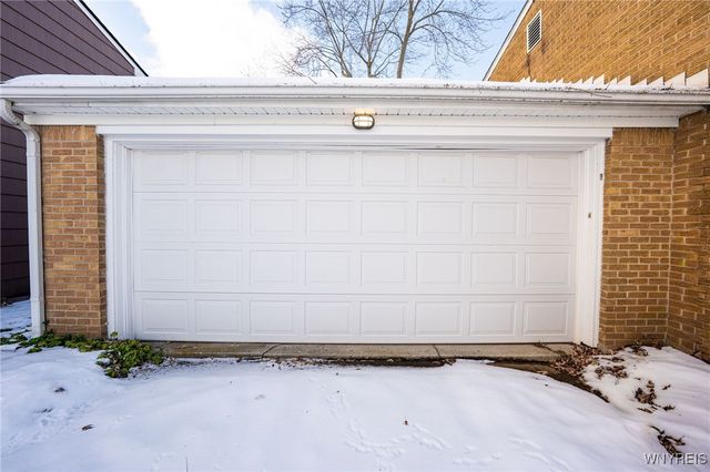 24 Honduras Lane, Cheektowaga, NY 14225