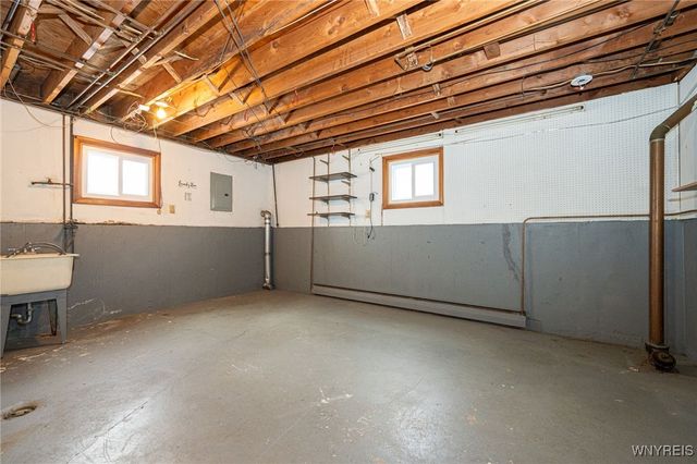 24 Honduras Lane, Cheektowaga, NY 14225