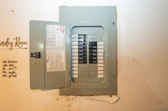 24 Honduras Lane, Cheektowaga, NY 14225