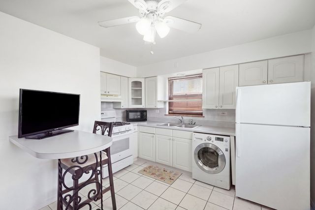 6968 W Diversey Avenue 8, Chicago, IL 60707