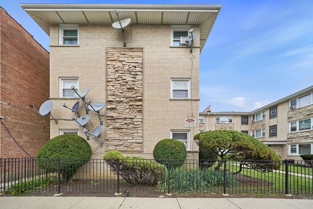 6968 W Diversey Avenue 8, Chicago, IL 60707