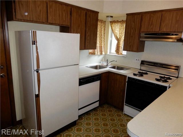 25250 ALEX, Center Line, MI 48015