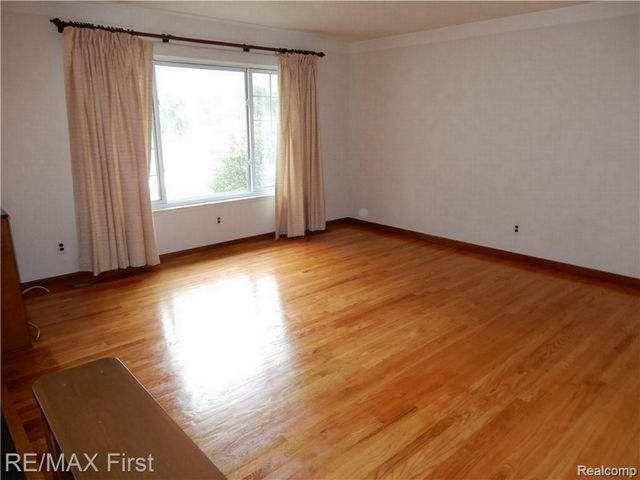 25250 ALEX, Center Line, MI 48015