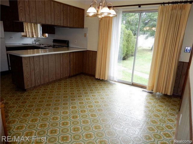 25250 ALEX, Center Line, MI 48015