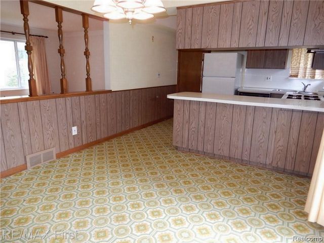 25250 ALEX, Center Line, MI 48015