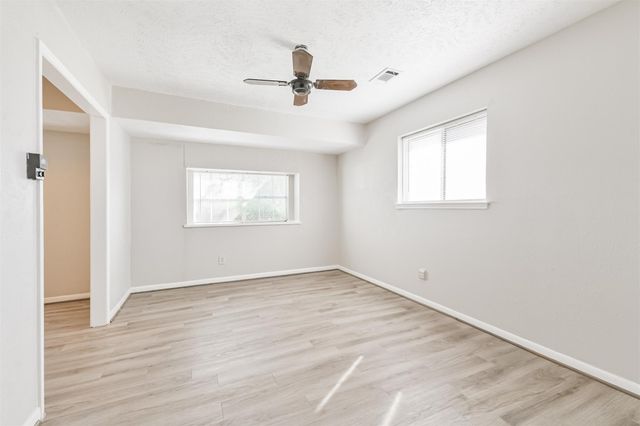 1509 Newport Boulevard, League City, TX 77573