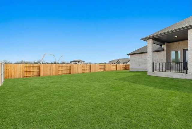 210 Silverbell LN, Bastrop, TX 78602