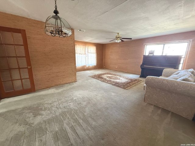 102 AUDREY ALENE DR, San Antonio, TX 78216