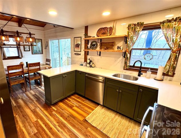 105 Pinnacle Ridge Road, Beech Mountain, NC 28604