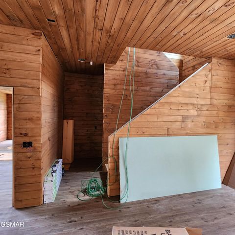 2065 Spurling Road, Sevierville, TN 37876