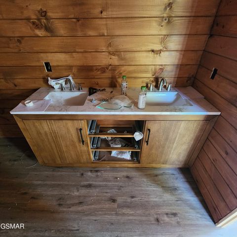 2065 Spurling Road, Sevierville, TN 37876