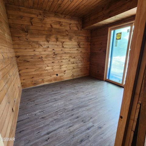 2065 Spurling Road, Sevierville, TN 37876