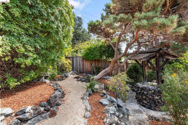 5313 Rosalind Ave, Richmond, CA 94805