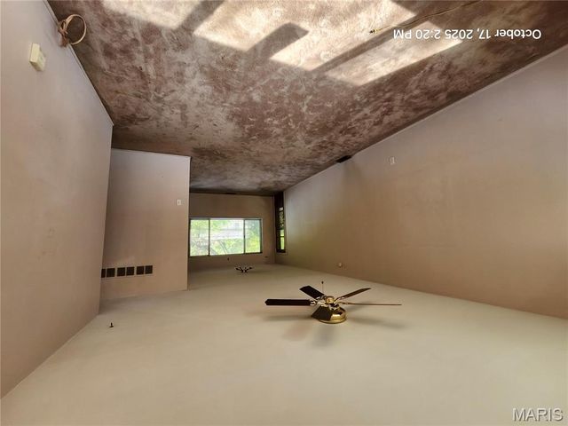 2505 Saint Catherine Street, Florissant, MO 63033