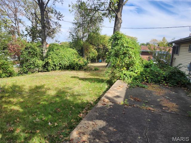 2505 Saint Catherine Street, Florissant, MO 63033