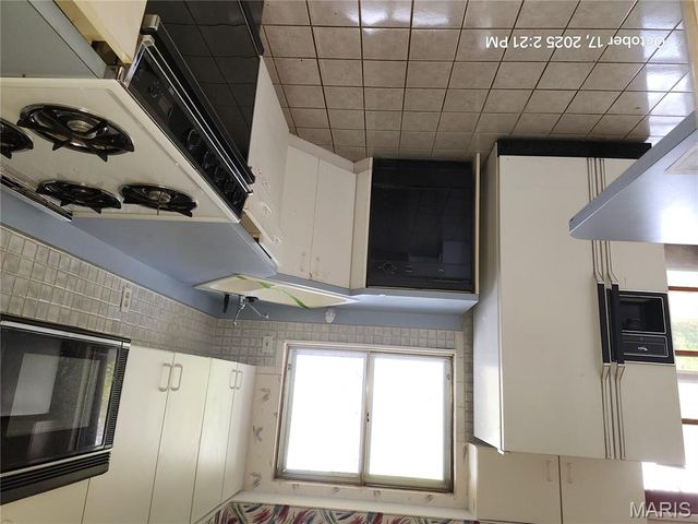 2505 Saint Catherine Street, Florissant, MO 63033