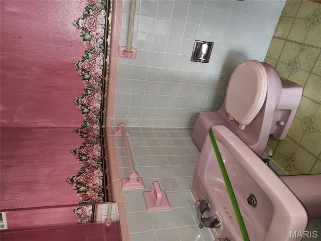 2505 Saint Catherine Street, Florissant, MO 63033