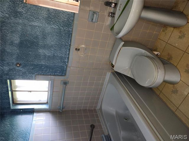 2505 Saint Catherine Street, Florissant, MO 63033