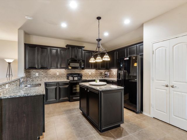 115 Holly Street, Waxahachie, TX 75165