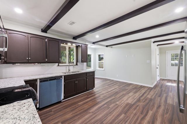 407 Dupont Avenue, Pascagoula, MS 39567