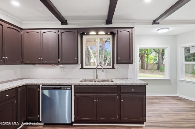 407 Dupont Avenue, Pascagoula, MS 39567