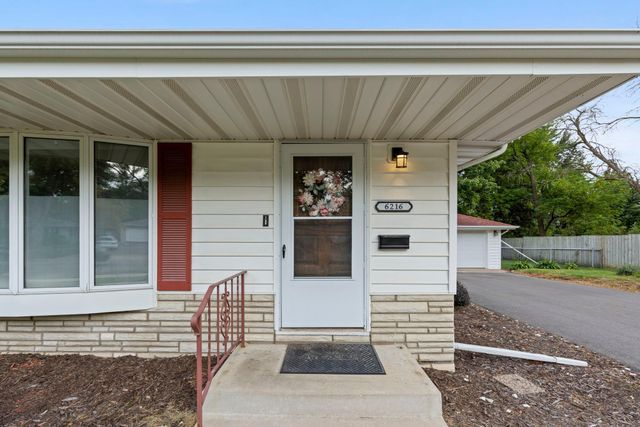 6216 Winnetka Avenue N, Brooklyn Park, MN 55428