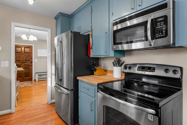 6216 Winnetka Avenue N, Brooklyn Park, MN 55428