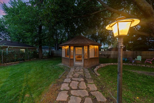 6216 Winnetka Avenue N, Brooklyn Park, MN 55428