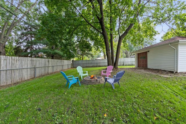 6216 Winnetka Avenue N, Brooklyn Park, MN 55428