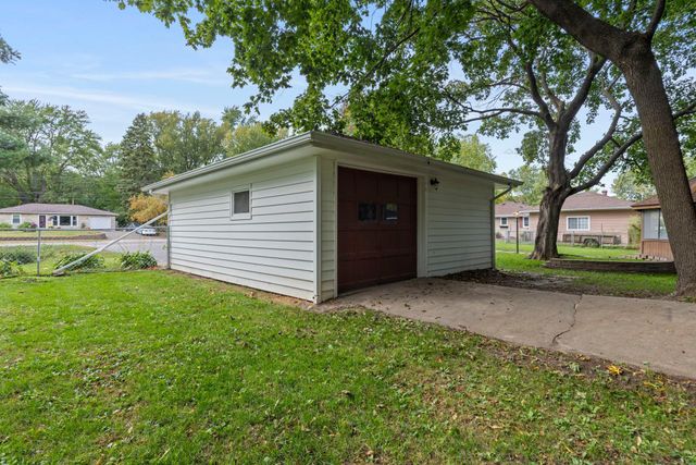 6216 Winnetka Avenue N, Brooklyn Park, MN 55428