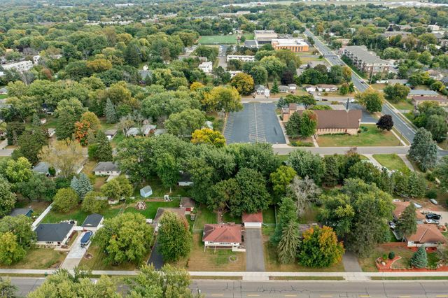 6216 Winnetka Avenue N, Brooklyn Park, MN 55428