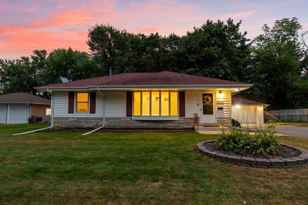 6216 Winnetka Avenue N, Brooklyn Park, MN 55428