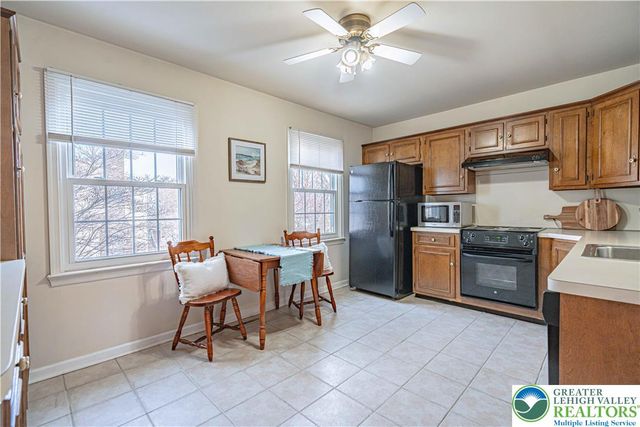 1069 Barnside Road, Lower Macungie Twp, PA 18103