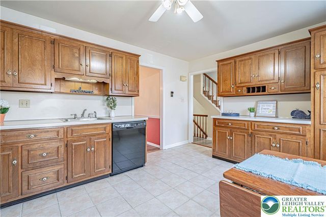 1069 Barnside Road, Lower Macungie Twp, PA 18103