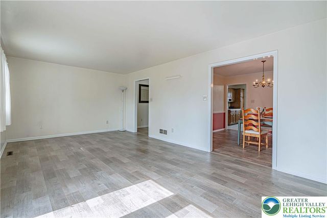 1069 Barnside Road, Lower Macungie Twp, PA 18103