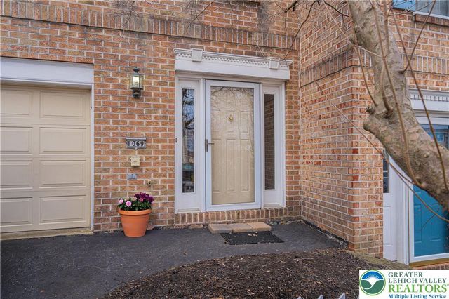 1069 Barnside Road, Lower Macungie Twp, PA 18103