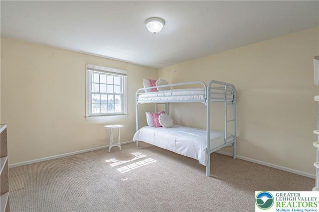 1069 Barnside Road, Lower Macungie Twp, PA 18103