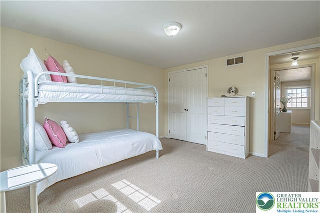 1069 Barnside Road, Lower Macungie Twp, PA 18103