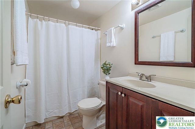 1069 Barnside Road, Lower Macungie Twp, PA 18103