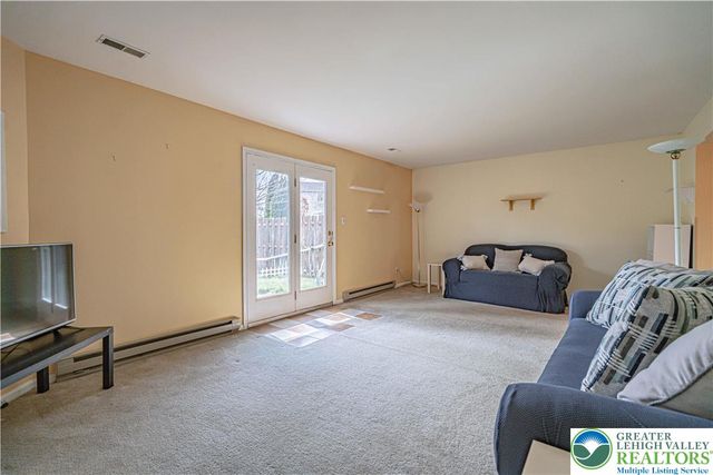 1069 Barnside Road, Lower Macungie Twp, PA 18103