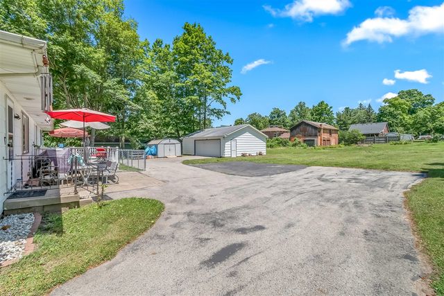 207 Maumee Street, Jonesville, MI 49250