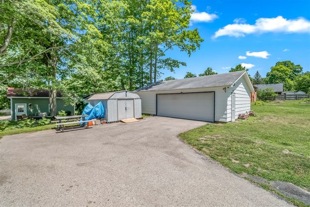 207 Maumee Street, Jonesville, MI 49250