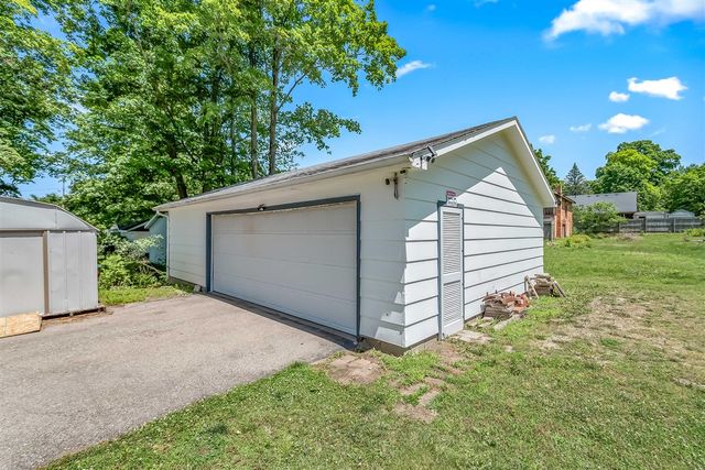 207 Maumee Street, Jonesville, MI 49250