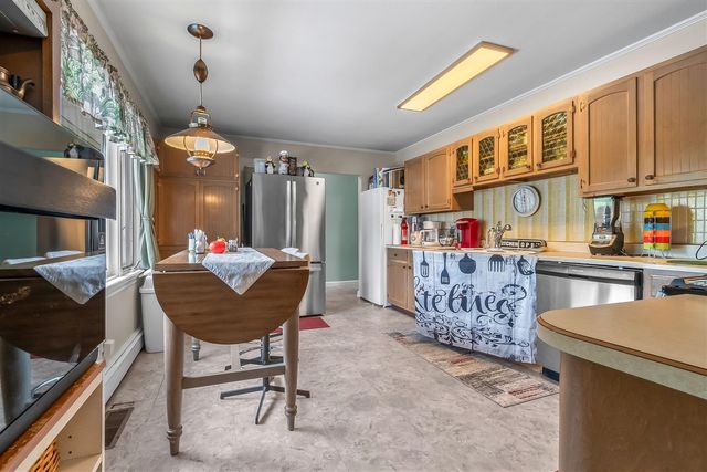 207 Maumee Street, Jonesville, MI 49250