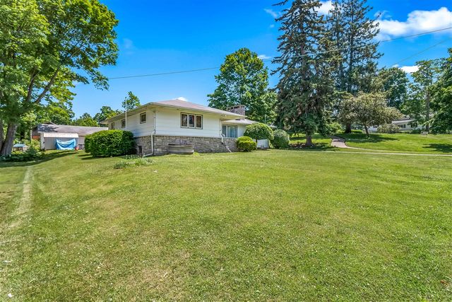207 Maumee Street, Jonesville, MI 49250