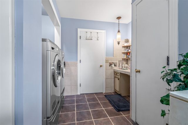 207 Maumee Street, Jonesville, MI 49250