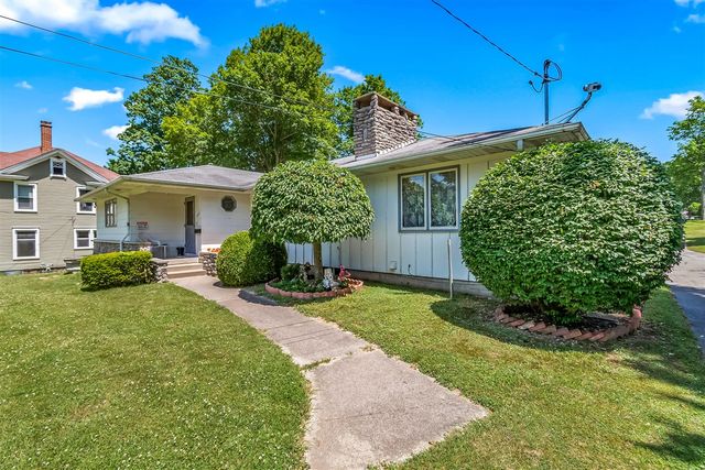 207 Maumee Street, Jonesville, MI 49250