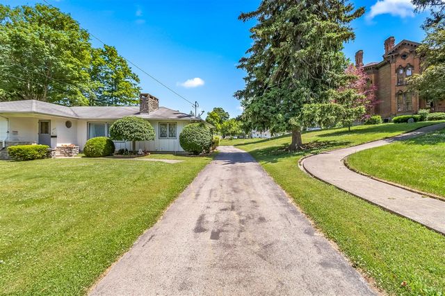 207 Maumee Street, Jonesville, MI 49250